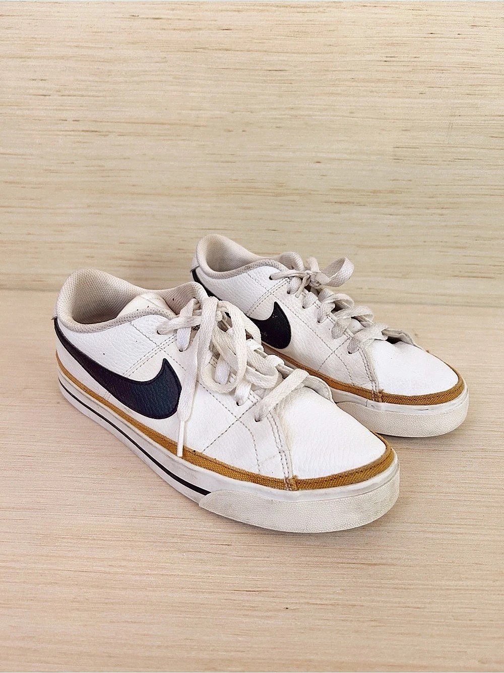 Nike Nike Court Legacy Women's Sneakers White & Brown, size 9